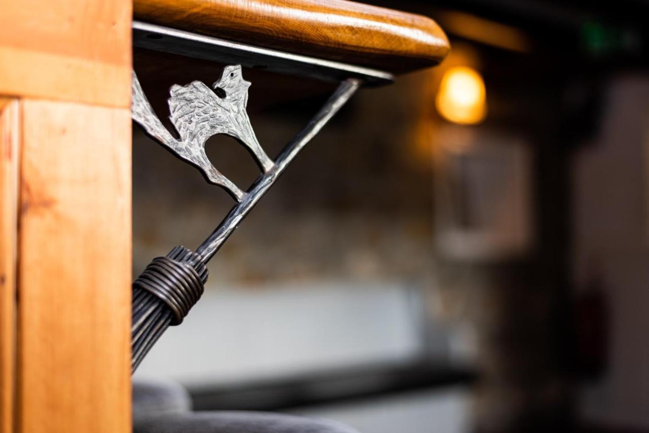 The Witching Post Inn Egton Extérieur photo